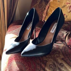 Steve Madden Black Pointed Heels